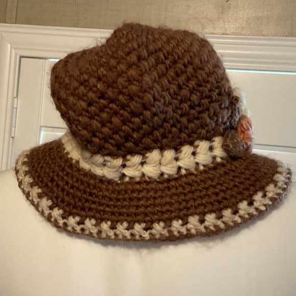 SHEIN Brown and Cream Crochet Hat - Picture 1 of 4